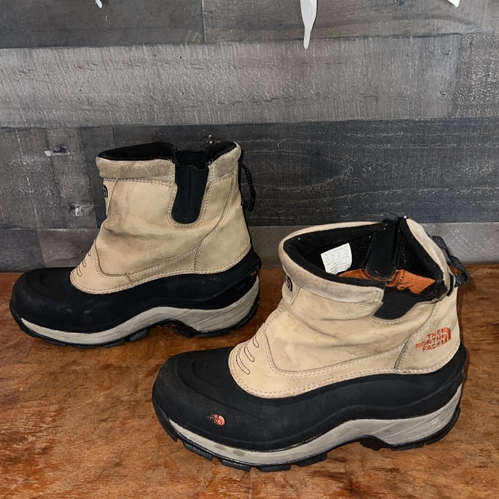 Tan And Black Weather Resistant North Face Boots - Picture 2 of 8